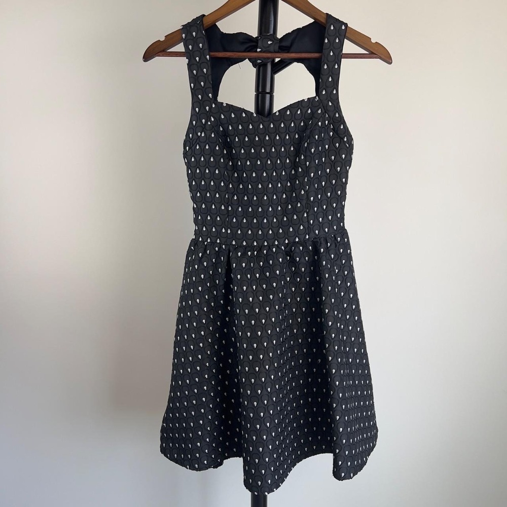 Quinn Black White Teardrop Bow Back Textured Skater Dress Small
